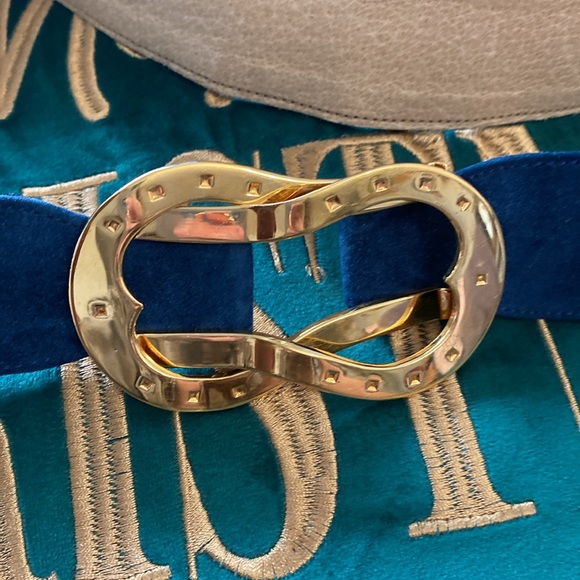 Pre - owned Authentic Vintage  Gucci Suede and Gold Buckle Belt - Picture 5 of 16